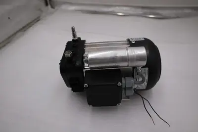 NEW THOMAS VTE 3 ART NO 25130111 / SER 30245024 VACUUM PUMP STOCK H1580
