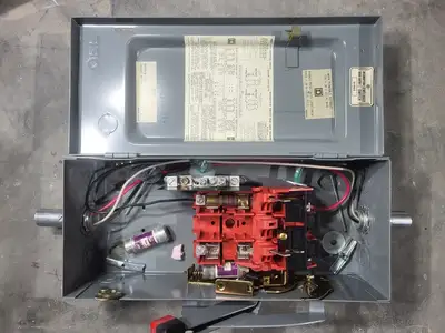 USED SQUARE D CH221N