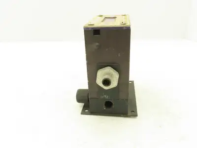 Universal Flow Monitors GM1DCR8 Flowstream 100 SCFH @ 14.7 PSTA 70F 35SH Alarm