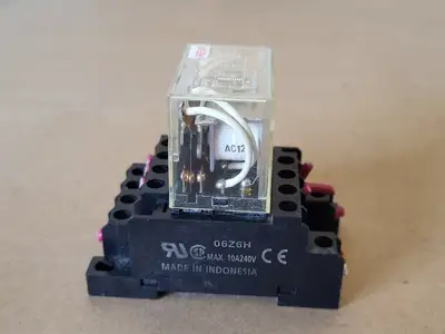 USED OMRON LY4