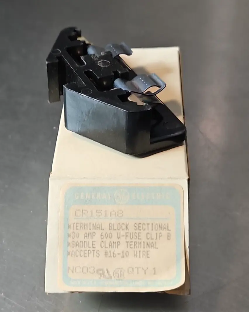 GE CR151A8 Terminal Block Sectional 30A 600 U-fuse clip B. Loc4D31