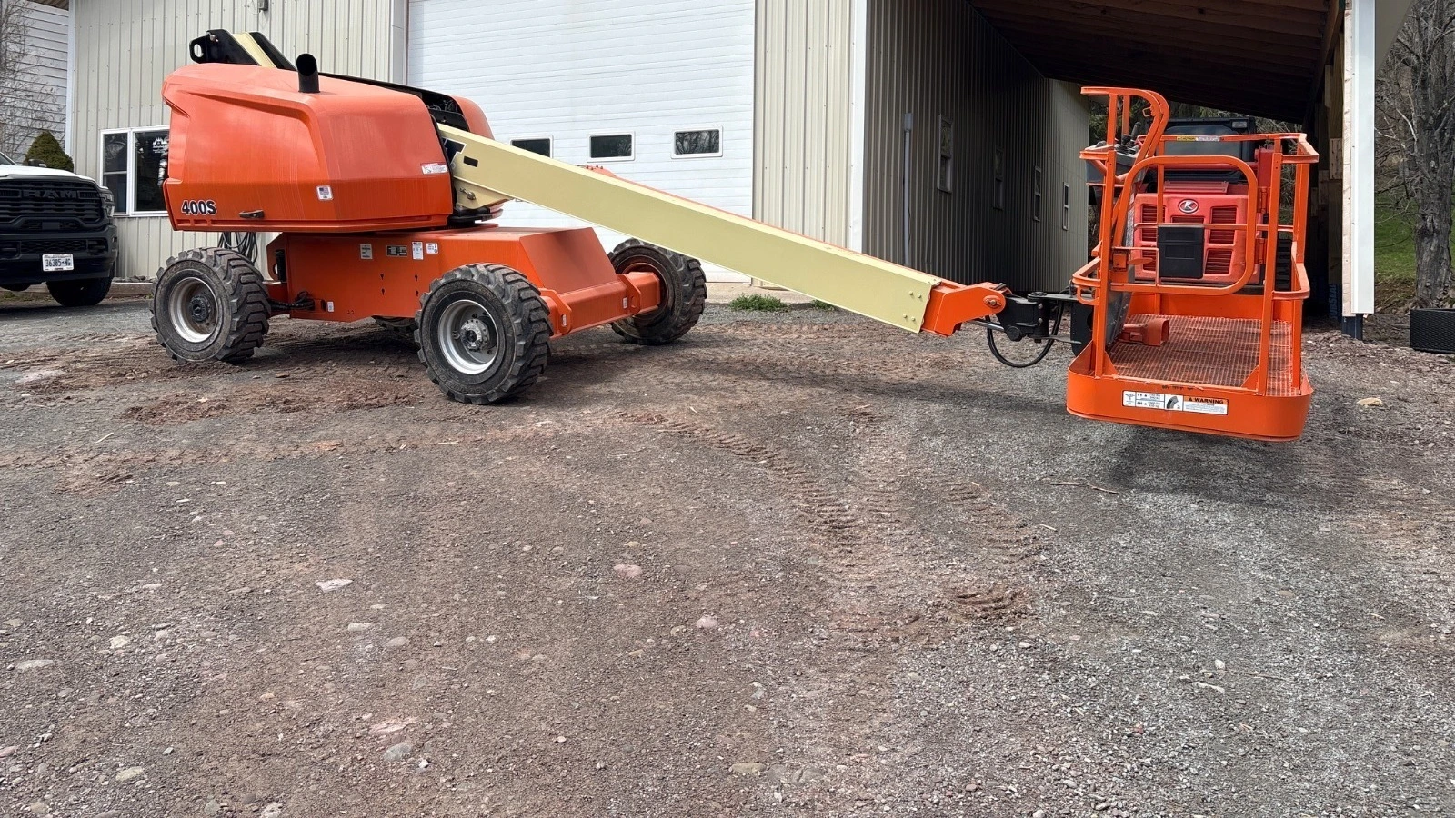 USED 2016 JLG 400S