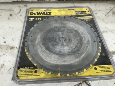 Used _UNKNOWN_ _UNKNOWN_ Saw Blades Michigan US | Miedema Asset Management Group #1313957