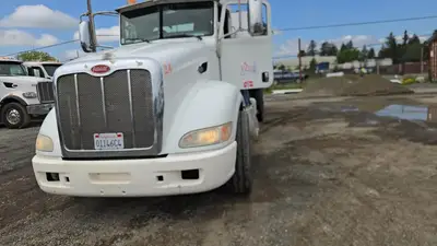 USED 2013 PETERBILT 386