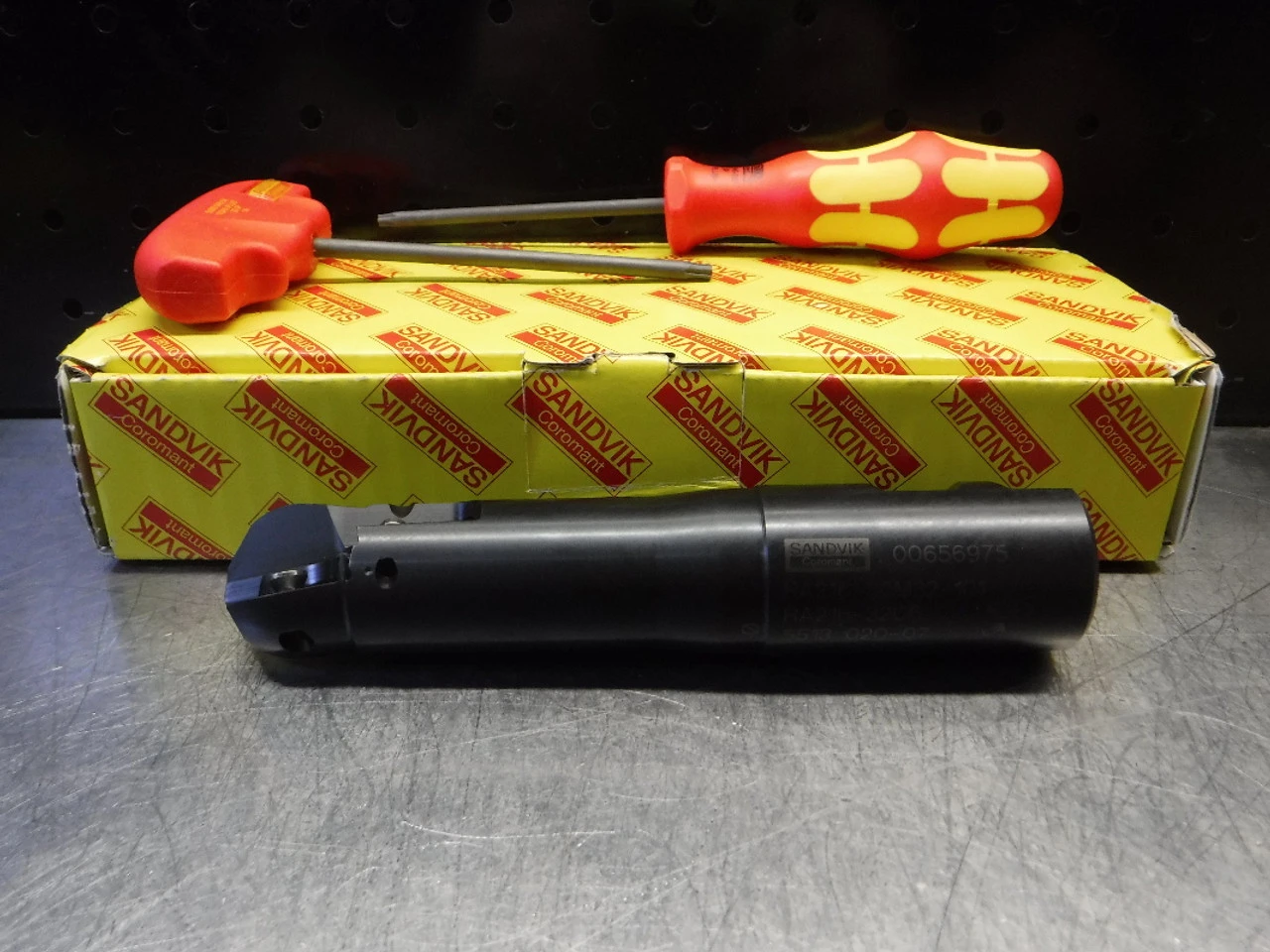 Sandvik 1.250" Indexable BallNose Endmill 1.250" Shank RA216-32M32-101 (LOC2309)