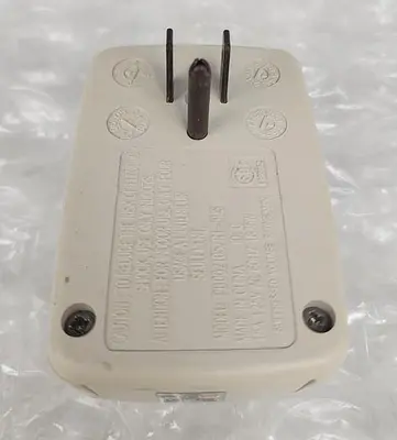 PLUG IN OUTLET PB002105 R1-3MS