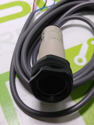 NEW OMRON E3F2-DS10B4-N