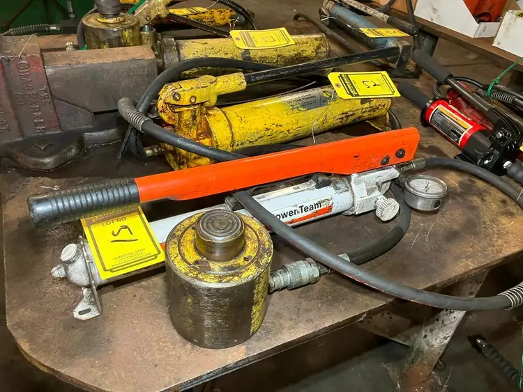 Used _UNKNOWN_ _UNKNOWN_ Hydraulic Pumps Ohio US | Myron Bowling Auctioneers Inc #1504695