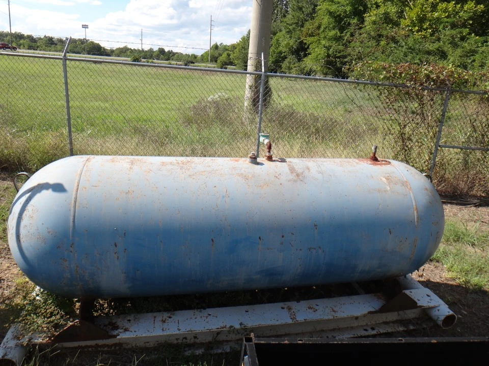 Air Tank 3' X 9' (Skidded)