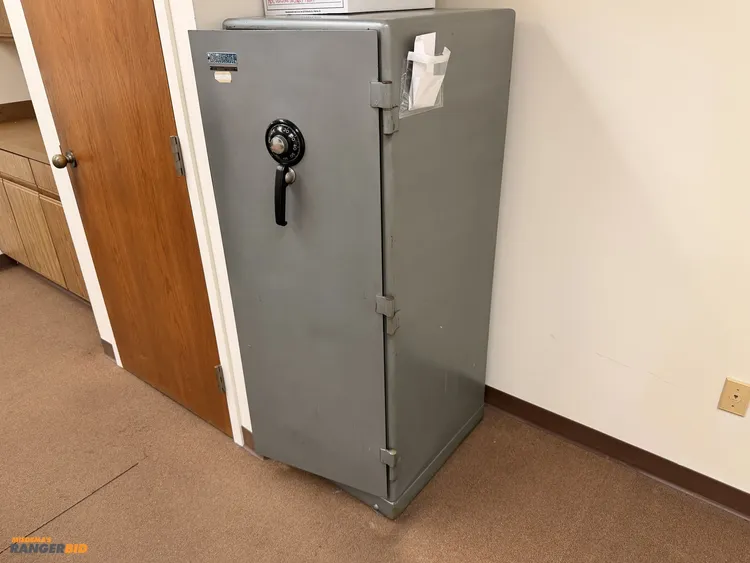 Used DIEBOLD 900 SERIES SAFE Safes Michigan US | Miedema Asset Management Group #1320800
