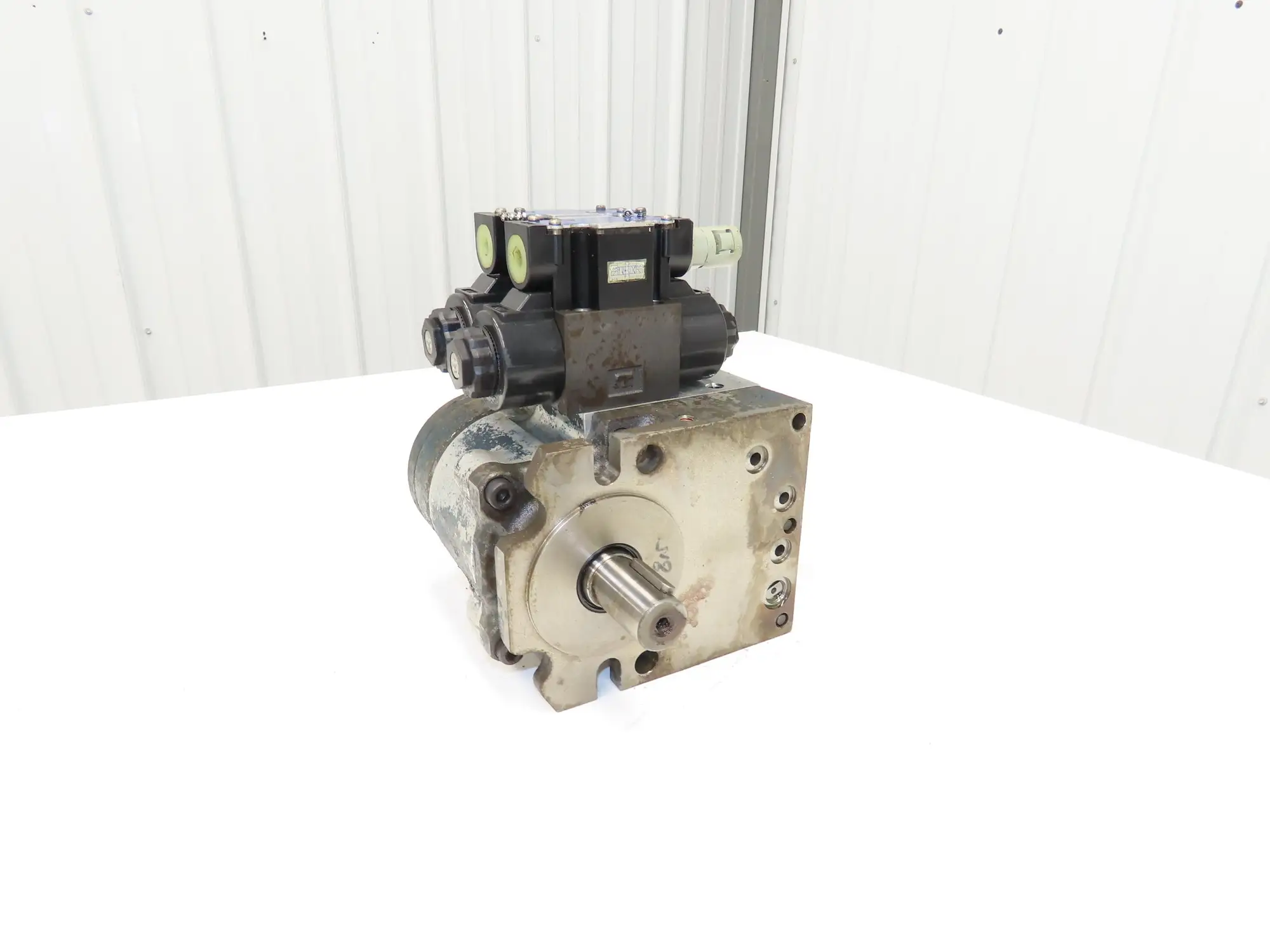 Nippon Gerotor 25604835 Hydraulic Index Motor W Solenoid Control Valves 1" Shaft