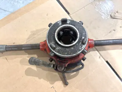 Used RIDGID Manual Adjustable Pipe Threading Tool Pipe Threaders Michigan US | Maverick Industrial Sales #1483085