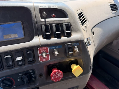 Used 2005 STERLING L9000 4X2 WITH A 12.8L L6 DIESEL ENGINE. Cab Chassis trucks Michigan US | Miedema Asset Management Group #1282413