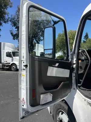 USED 2022 VOLVO VNR42T300