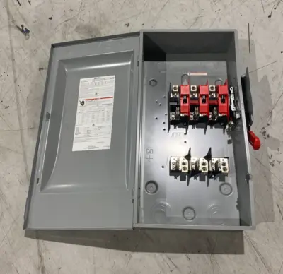 USED SIEMENS HEAVY DUTY FUSIBLE DISCONNECT SWITCH 200A MAX TYPE 1