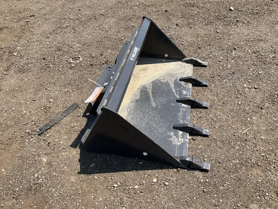 New old stock Paladin 42” bucket with teeth for a mini skid steer, welded on cutting edge, mini skid...