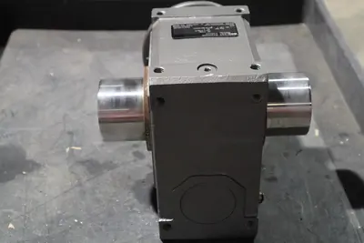 NEW OPEN BOX  Watt Drive SUA507BNA56 Right Angle Reducer 120.11 STOCK S-292
