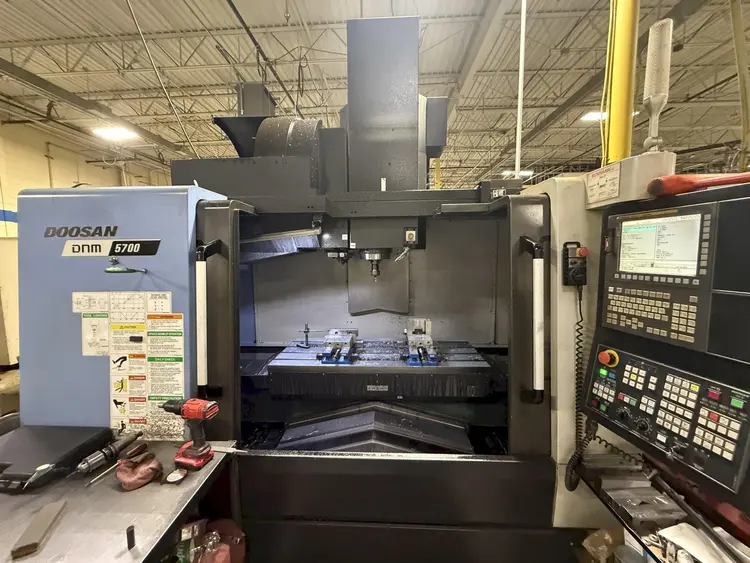 Used 2017 DOOSAN DNM 5700 Vertical Machining Centers Michigan US | Tramar Industries #865545