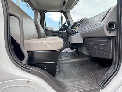 Used 2018 FREIGHTLINER M2 106 Tractors & Trailers Florida US | Truck and Van Outlet #1506266