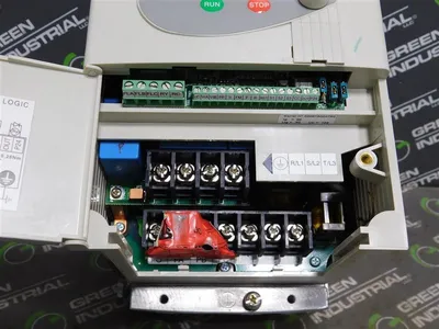 Toshiba VFS9-4015PL-WN(1) Transistor Inverter 2HP 3.1kVA 4.1A 0.5/400Hz Used