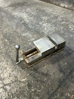 USED KURT MANUFACTURING CO 3600V