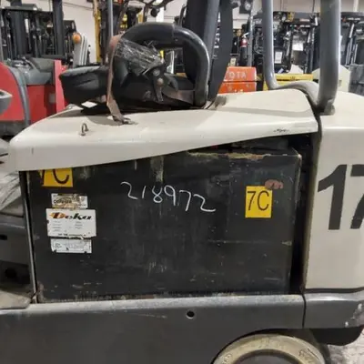 USED 2019 CROWN FC5225-60