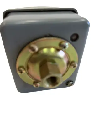 NEW SQUARE D 9013GHG2J30 PRESSURE SWITCH SER. C