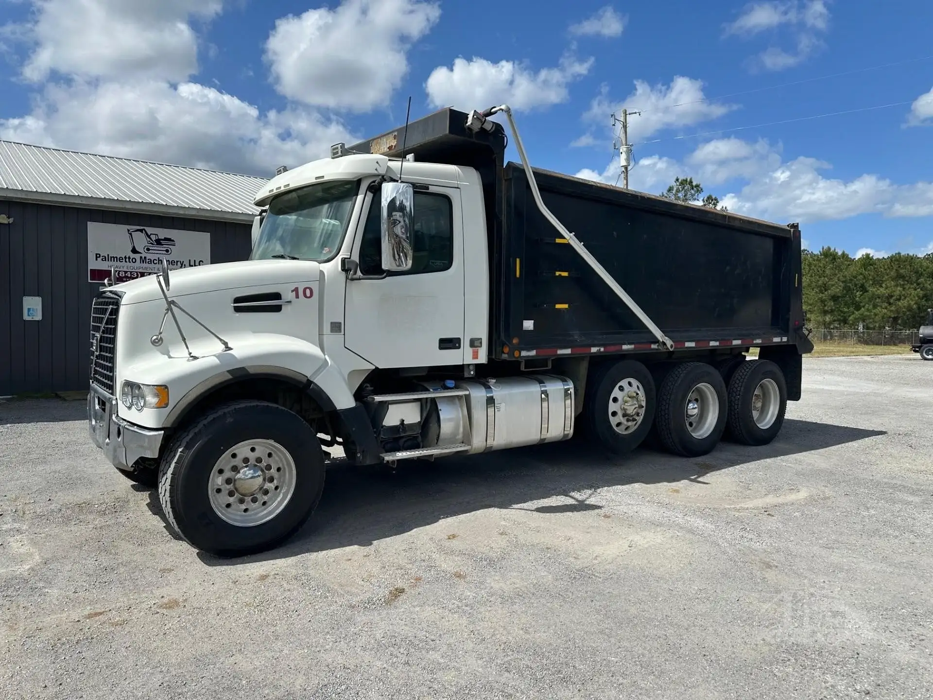 Used 2017 VOLVO VHD84F200 Dump trucks South Carolina US | Palmetto Machinery #1427259