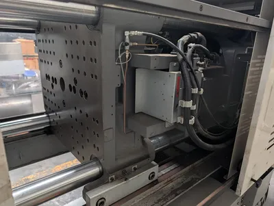 2013 TOYO SI-150V-F200CU Injection Molding Horizontal/Vertical | Machinery Network (9)