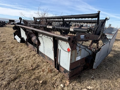 (1) make and model unknown (believed to be Allis-Chalmers), 14' foot grain head, for parts or repair...