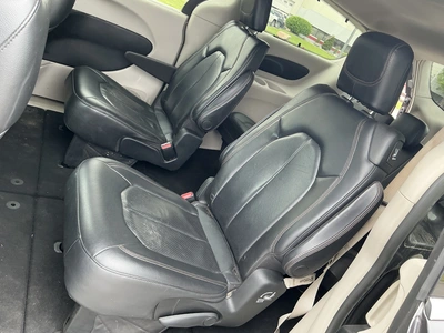 USED 2019 CHRYSLER PACIFICA