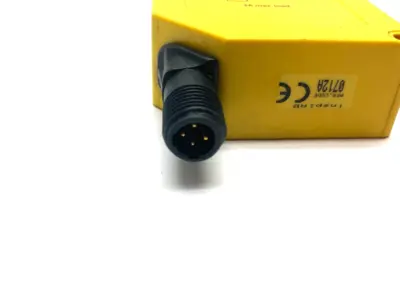 USED BANNER ENGINEERING ADJUSTABLE FIELD VISIBLE RED UNIVER VOLT SENSOR