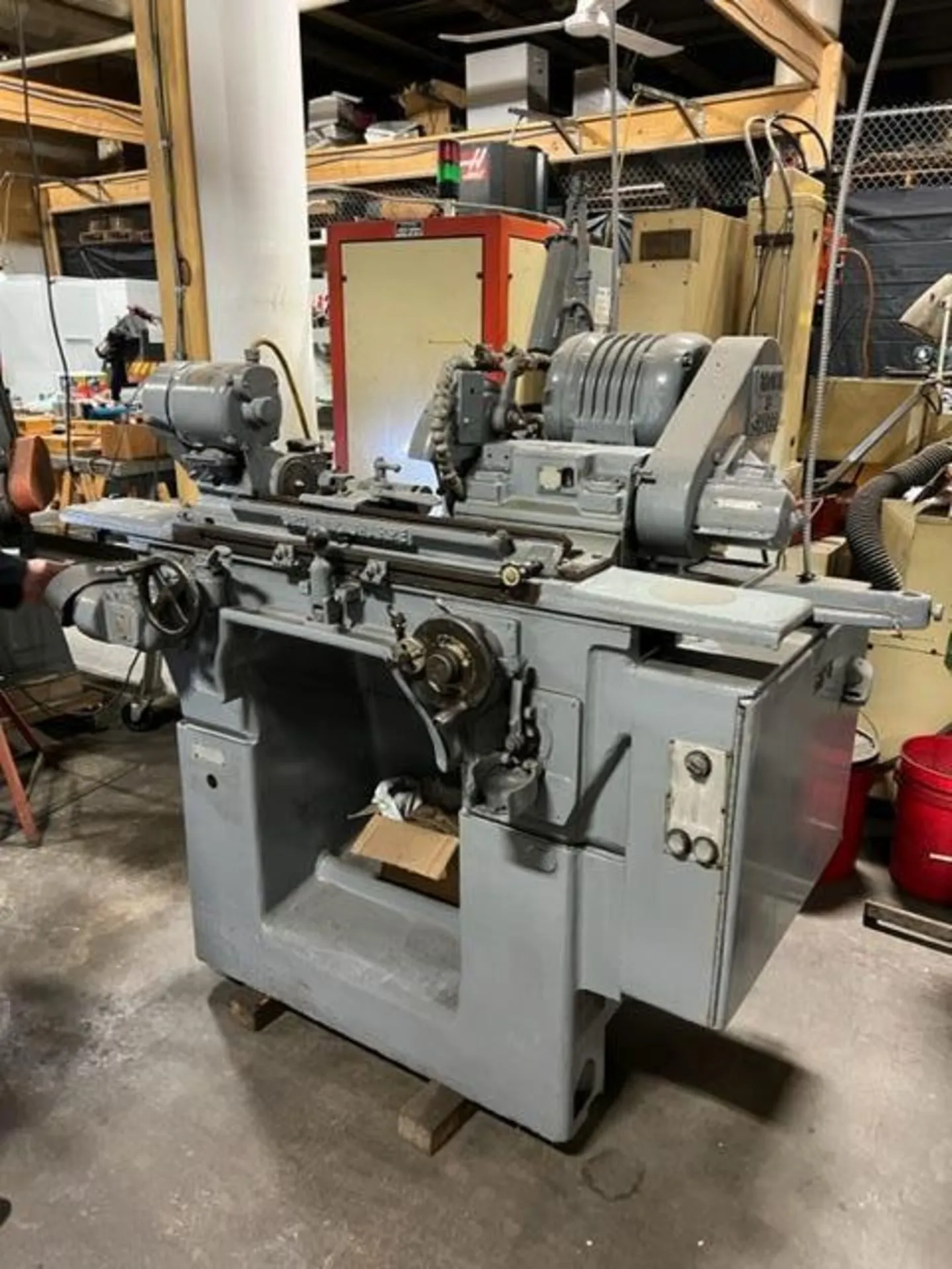 USED 1957 Brown & Sharpe #5, POWER TABLE, AUTO INFEED, AUTO PLUNGE OPTION