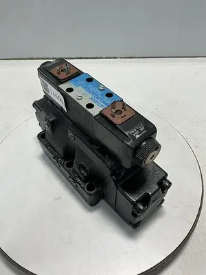 USED VICKERS DG4V-3-6C-M-U-HL7-60-EN594