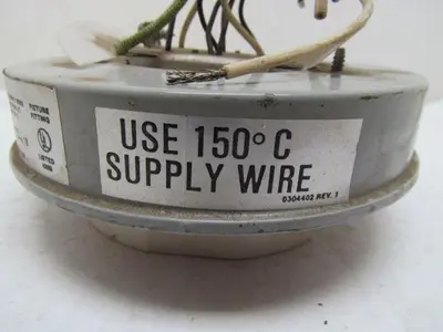 Crouse-Hinds VAPORGUARD VHF122 120V .40A 9W Fluorscent Fixture