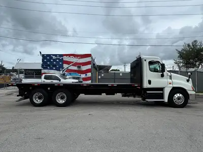 Used 2018 FREIGHTLINER CASCADIA Conventional trucks Florida US | Truck and Van Outlet #1509230