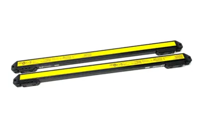 USED KEYENCE FLAT TYPE LIGHT CURTAIN SET, 20-BEAM AXES, RECEIVER & TRANSMIT.