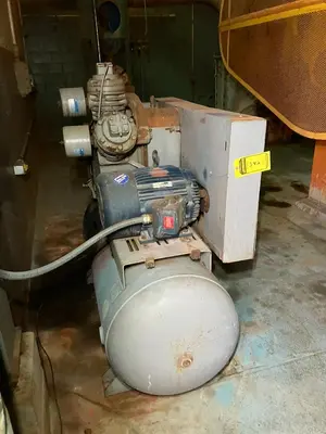 Used _UNKNOWN_ _UNKNOWN_ Lubricated Reciprocating Air Compressors Ohio US | Myron Bowling Auctioneers Inc #1504542
