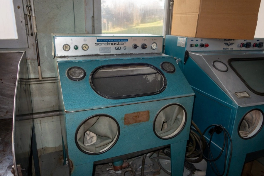SANDMASTER Sand Blasting Machine, in good condition