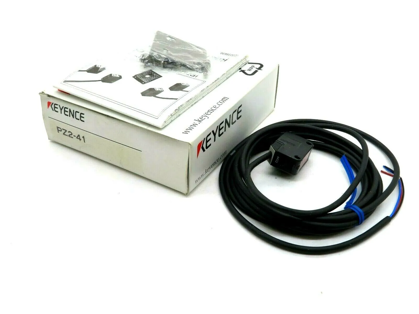 NEW KEYENCE PZ2-41 PHOTOELECTRIC FIBER OPTIC SENSOR PZ241