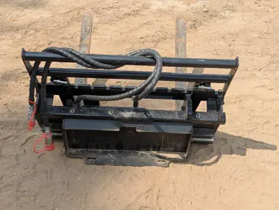 Standard Series Adjustable Hydraulic Pallet Fork Attachment - 30" Tines - Mini Skid/Fork