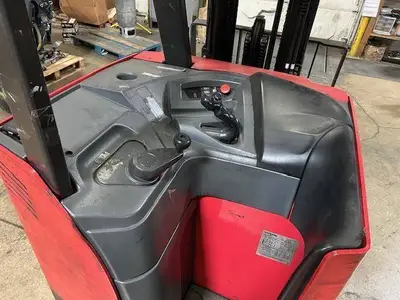 Used RAYMOND 415C35TT 3-Wheel Stand up Electric Counterbalance Forklifts Illinois US | Somerset Equipment Sales #1546213