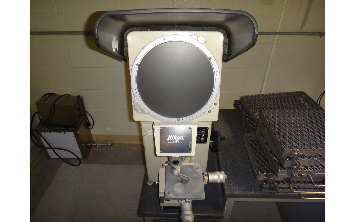 USED NIKON V-10