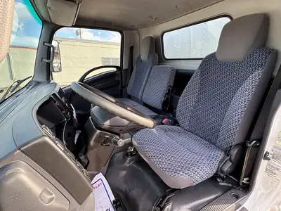 Used 2023 ISUZU NPR HD Box trucks Florida US | Truck and Van Outlet #1708746
