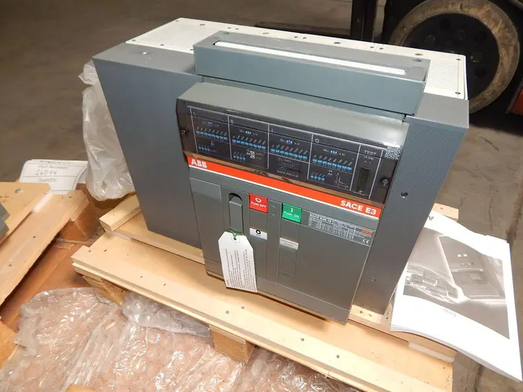 New | in-Stock ABB E3 Circuit Breakers Texas US | Aucto #1308504