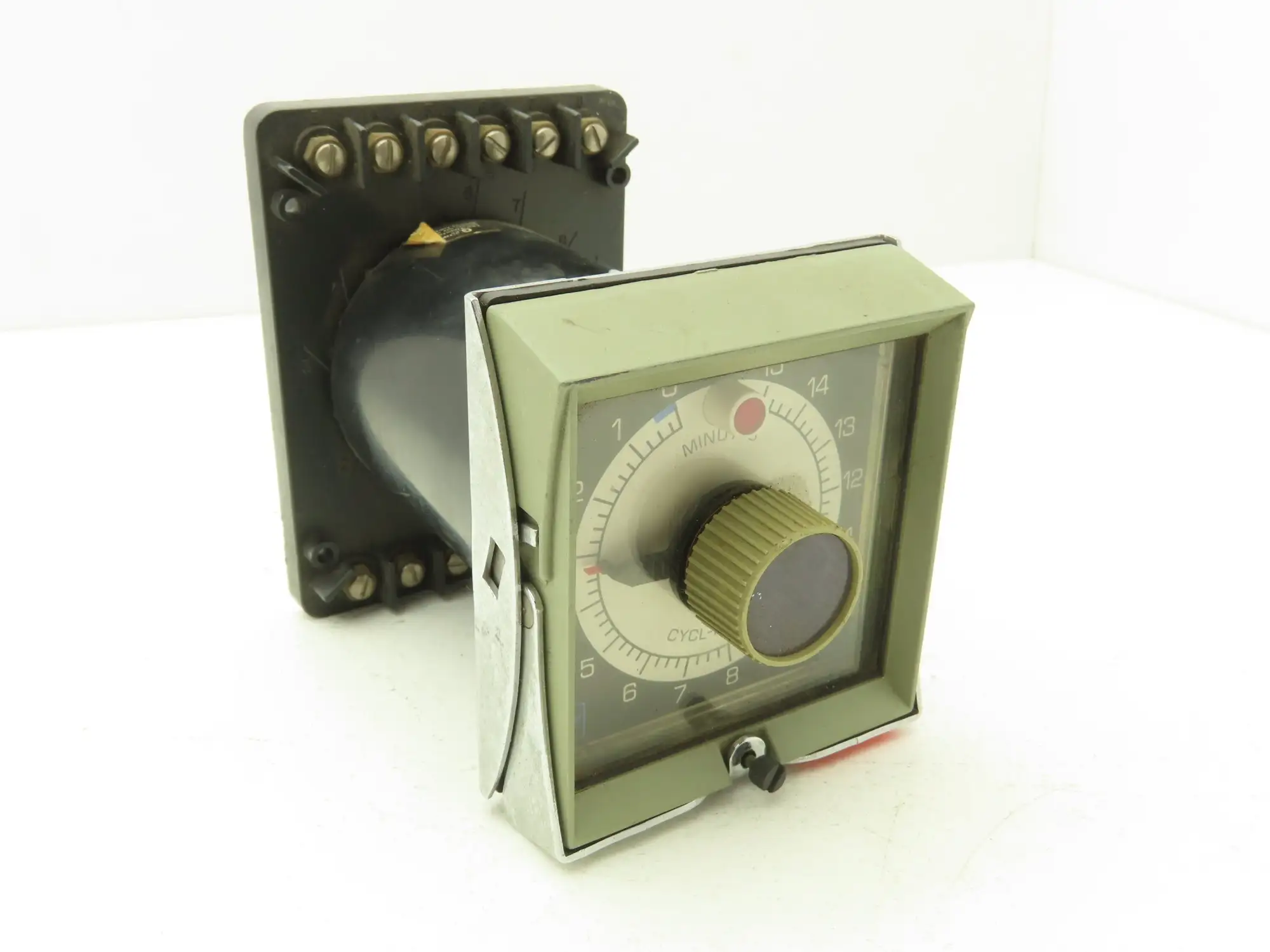 Eagle Signal HP518A6 6B76 HP5 Reset Analog Timer 120V 10A 0-15 Min. Dial Type.