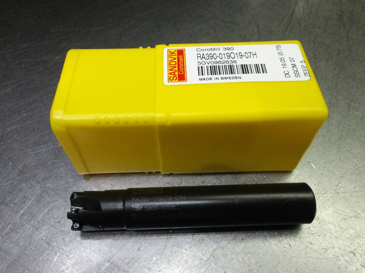 Sandvik 3/4" 5 Flute Coolant Thru Endmill 3/4" Shank RA390-019O19-07H (LOC92)