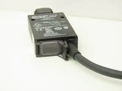 Allen Bradley 42KL-RTC-G3 Photoelectric Proximity Switch 30m Sensing Range