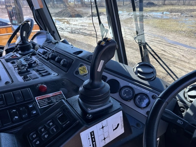 USED 2018 MACK LR613 REFUSE