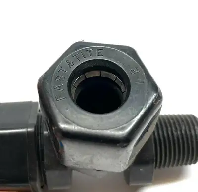 USED PARKER COMPRESSION STYLE PLASTIC RUN TEE FITTING